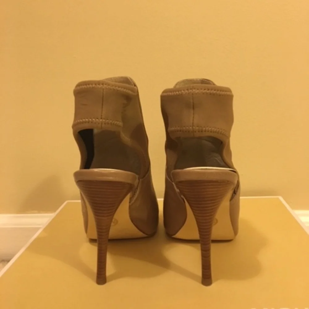Michael Kors Leather Tonne Booties Taupe - Picture 4 of 5